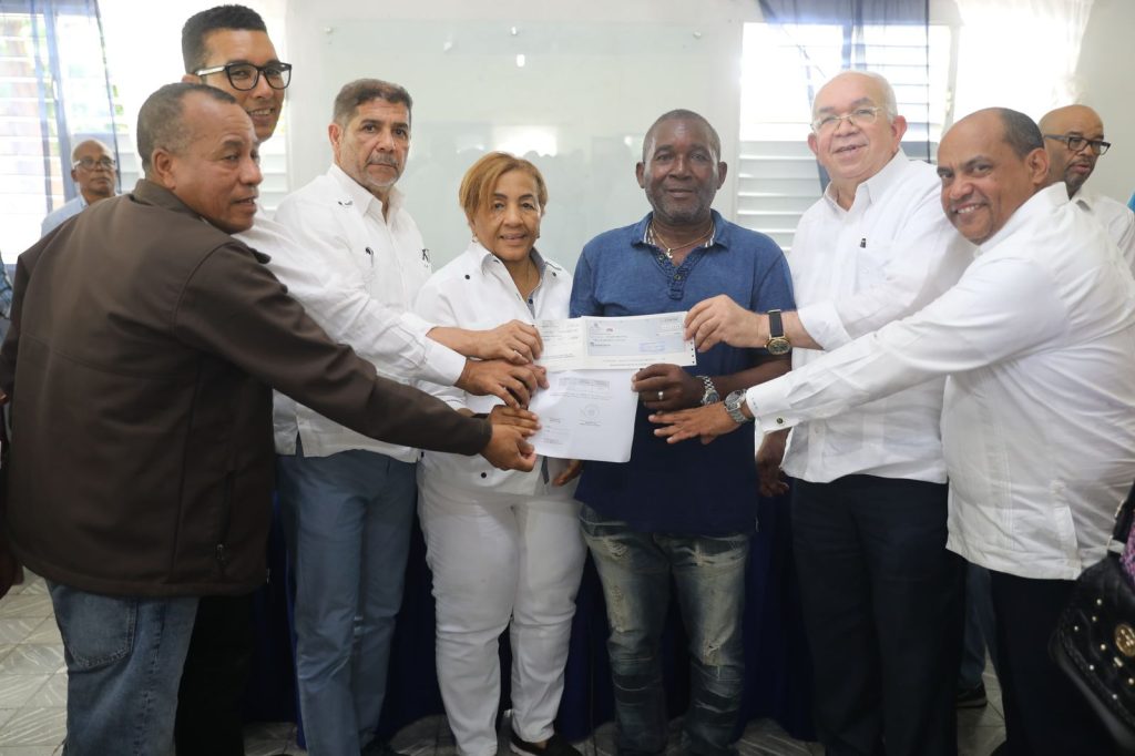 Más de RD$200 millones en ayudas han recibido productores agrícolas afectados por las lluvias productores agricolas afectados por las lluvias