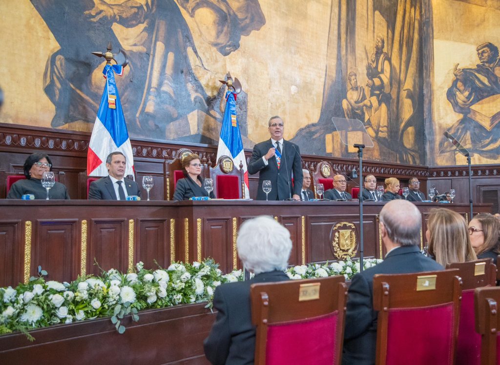 Abinader Corona ofrecio datos para mostrar el exito del gobierno al lograr en el 2023 el numero de ocupados
