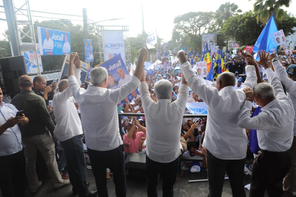 Abinader Dije que habian candidatos que estaban en la eterna juventud con un 24
