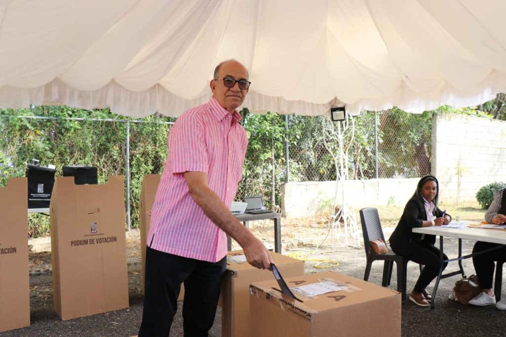 Andres Burgos afirma democracia saldra fortalecido de elecciones municipales