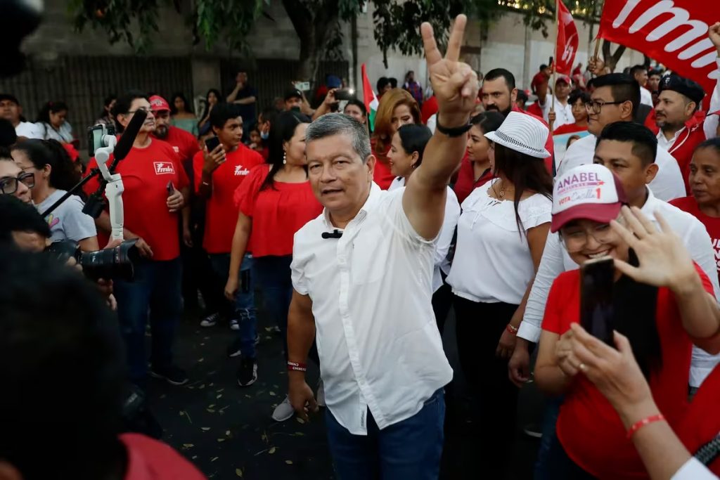 Manuel Flores candidato a la Presidencia por el izquierdista Frente Farabundo Marti para la Liberacion Nacional