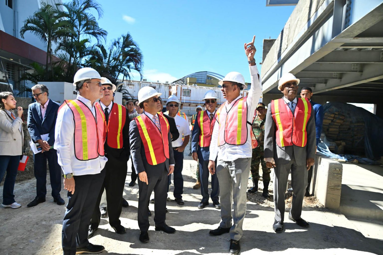 Obras Publicas y TC supervisan construccion sede de la alta corte