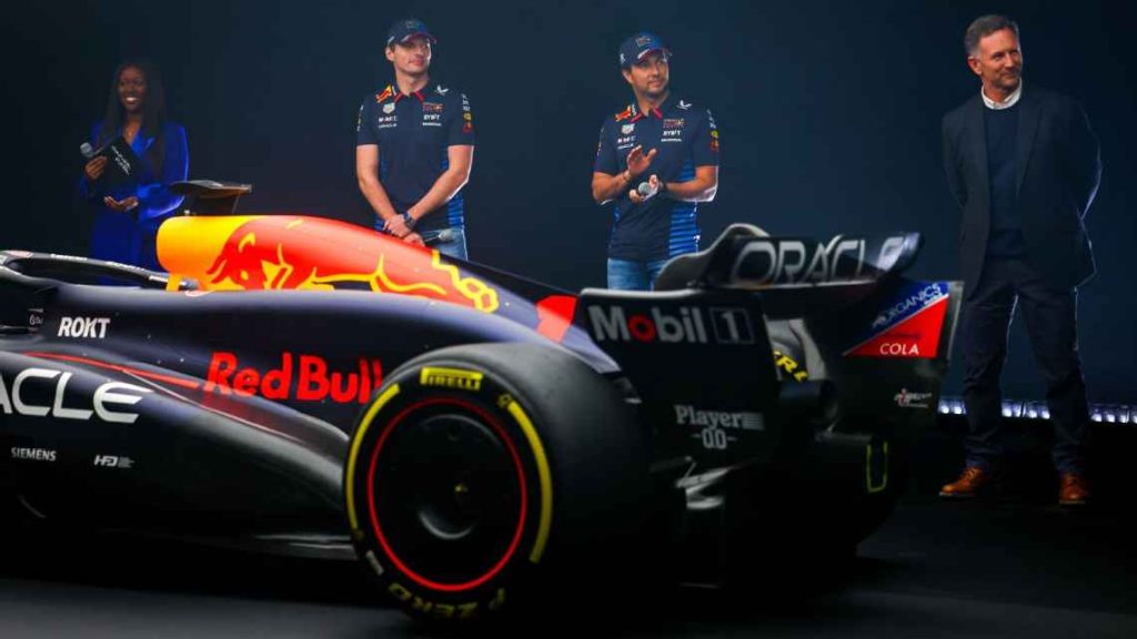Red Bull presenta el RB20 de Checo Perez Verstappen y Horner como si nada