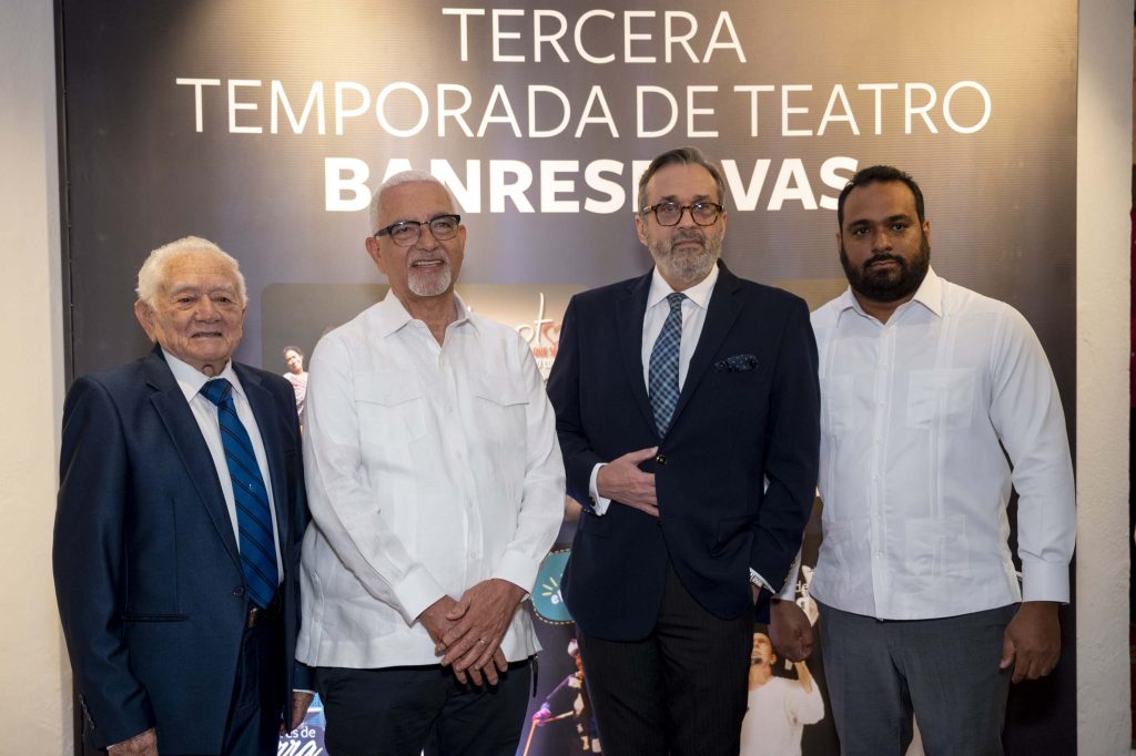 Salvador Perez Martinez El Pera fundador del Teatro Rodante Dominicano Wilson Rodriguez