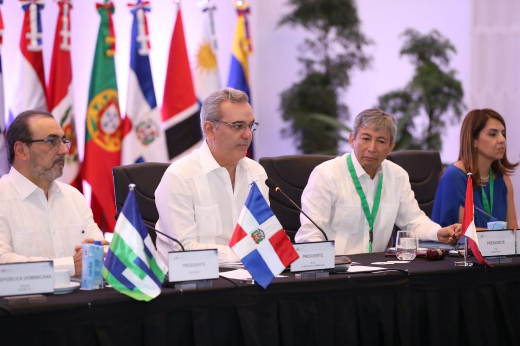 Presidente Abinader destaca sociedad entre RD y CAF facilitará crecimiento socioeconómico del país y la región, mejorando la calidad de vida de la gente Abinader destaca sociedad entre RD y CAF facilitara crecimiento socioeconomico del pais y la region