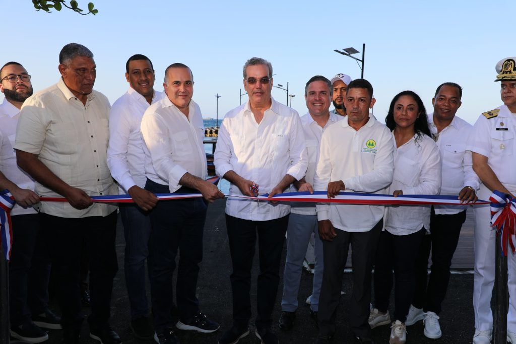 Abinader inaugura muelles pesqueros de Rio San Juan y Cabrera en Maria Trinidad Sanchez