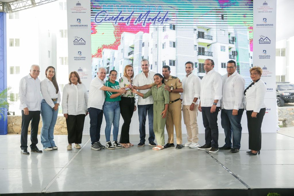 Abinader inaugura tres centros educativos y un puente en Monte Plata y SDN; entrega 236 apartamentos en Ciudad Modelo Abinader inaugura tres centros educativos y un puente en Monte Plata y SDN