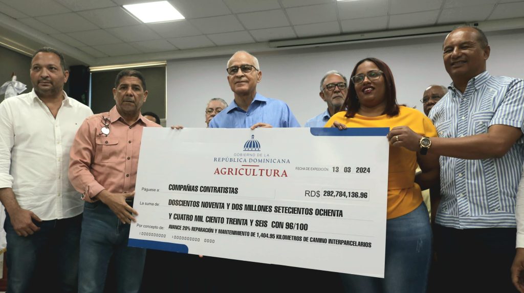 Agricultura anuncia mega proyectos de caminos rurales en todo el país Agricultura anuncia mega proyectos de caminos rurales en todo el pais