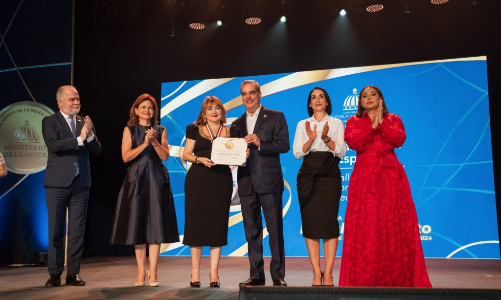 Alejandro Fernandez W. Raquel Pena Antonia Anton de Hernandez Luis Abinader Raquel Arbaje y Marya Jimenez