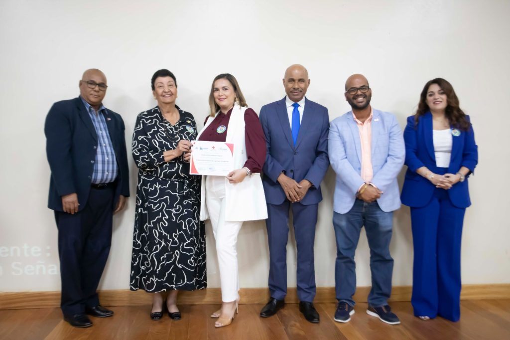 Cruz Roja Dominicana e INAFOCAM entregan certificados a 480 colaboradoras y colaboradores del INAIPI en Primeros Auxilios Pediátricos Cruz Roja Dominicana e INAFOCAM entregan certificados a 480 colaboradoras y colaboradores del INAIPI en Primeros Auxilios Pediatricos 1