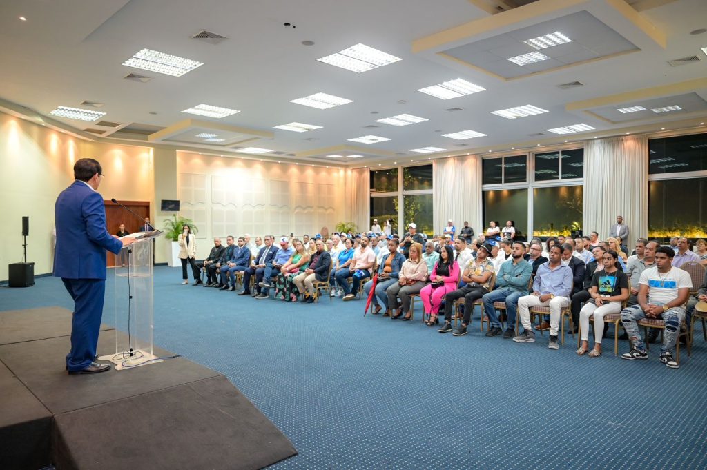 Daniel Rivera hablo en el acto de juramentacion del movimiento Todos con Luis1