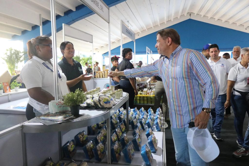 Ministro Agricultura destaca potencial RD en materia de producción Limber Cruz al destacar la calidad
