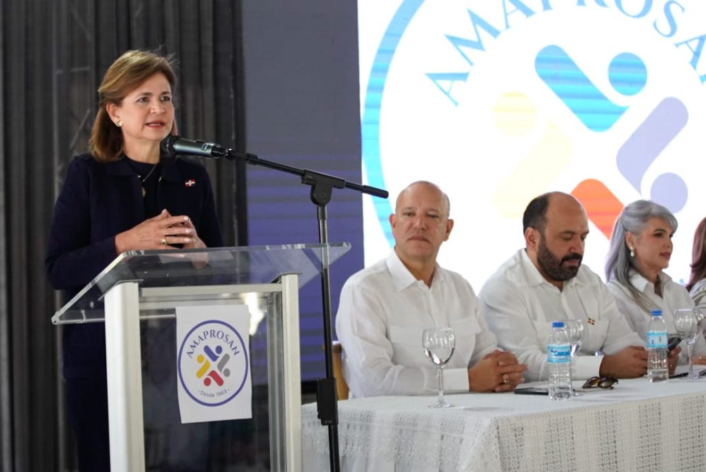 Raquel Pena encabeza juramentacion de nueva directiva de Amaprosan