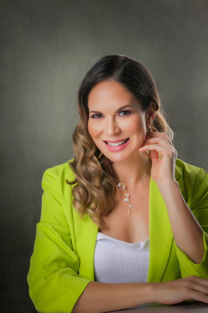 Scarlet Ramírez se destaca en la comunicación del Cibao Scarlet Ramirez se destaca en la comunicacion del Cibao