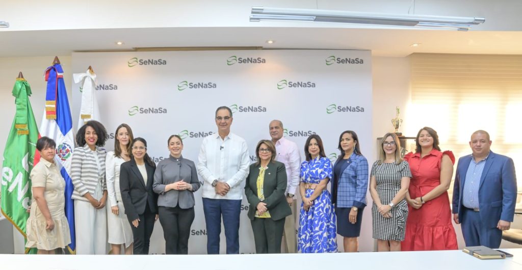 SeNaSa y Supérate rubrican acuerdo para afiliar a familias en situación de vulnerabilidad  Staff de SeNaSa y Superate