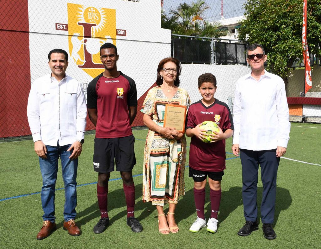 Colegio Loyola Santo Domingo inaugura XLIII Copa de Fútbol Loyola 2024 Willy Vargas Joan Manuel Genao Doris del Pilar Castro Javier Perez Frias y P. Jorge William Hernandez Diaz SJ