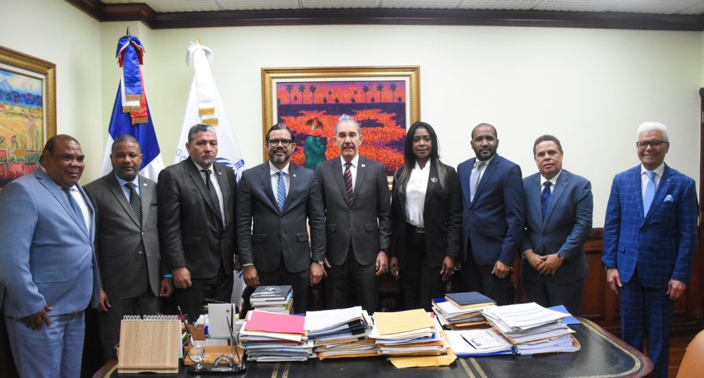 Yohan López presidente del CARD inicia acercamiento con el MESCYT para agenda de trabajo en beneficio de los abogados Yohan Lopez presidente del CARD inicia acercamiento con el MESCYT