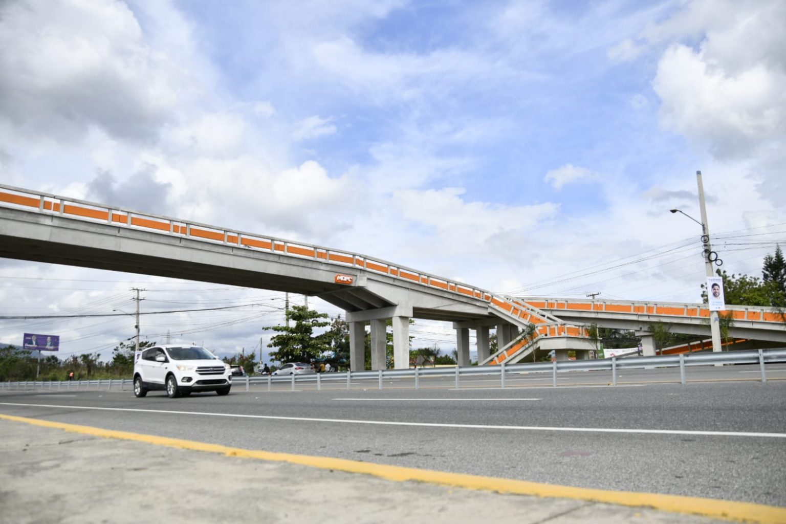 carretera y puente en Bani San Cristobal
