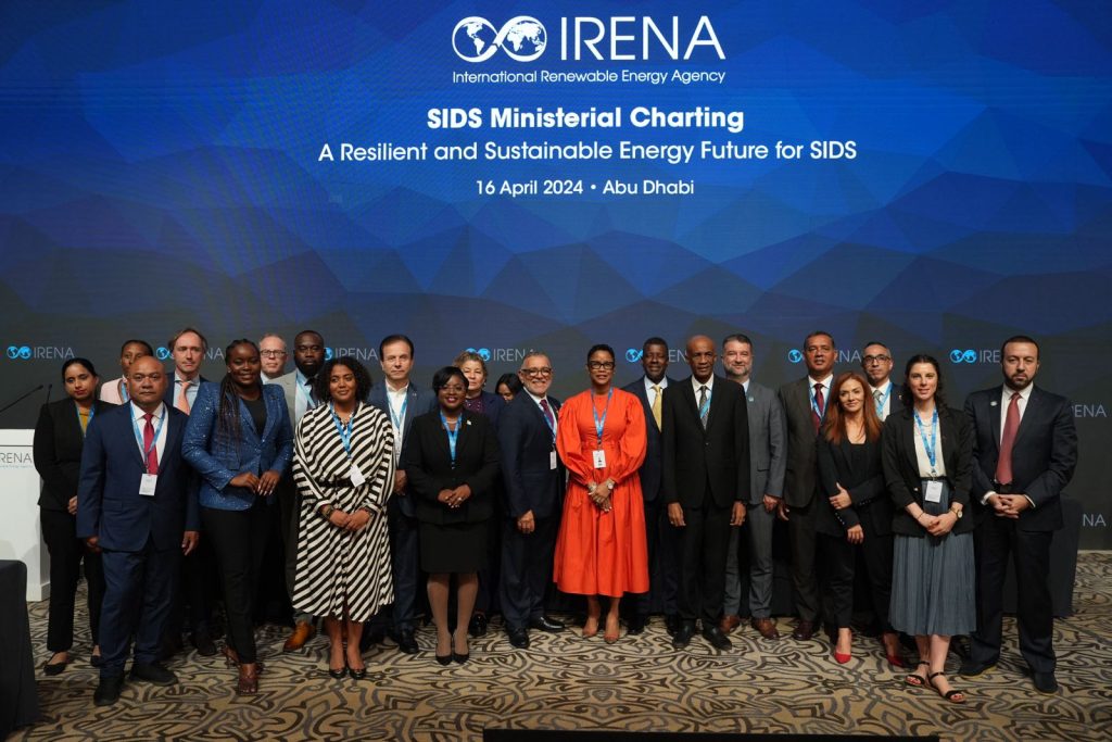 RD destaca impulso energías renovables para reducir dependencia de combustibles fósiles 14a Asamblea Internacional de Energia Renovables