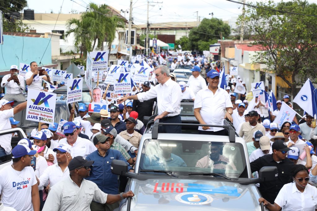 Abinader continúa recorrido por la Línea Noroeste junto a los candidatos congresuales del PRM y aliados Abinader continua recorrido por la Linea Noroeste junto a los candidatos congresuales del PRM y aliados