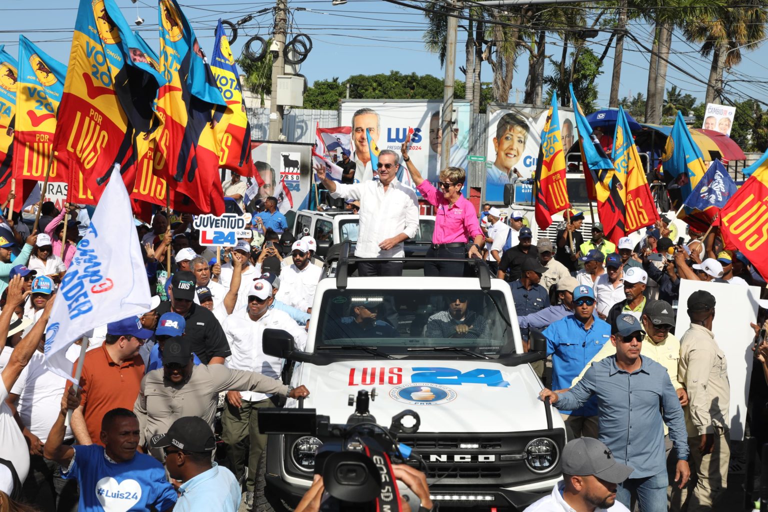 Abinader encabeza desbordante marcha caravana en Puerto Plata junto a perremeistas y aliados