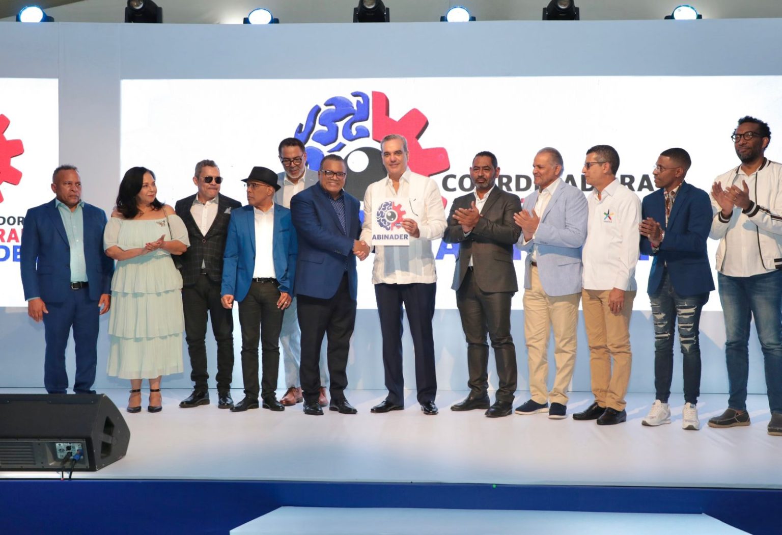 Abinader recibe masivo apoyo de la industria creativa y cultural dominicana