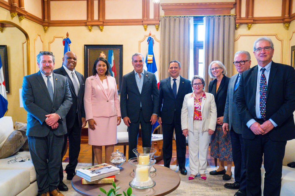 Abinader recibe visita de cortesia del presidente de la SCJ Luis Henry Molina en el marco de la Conferencia del Poder Judicial 2024