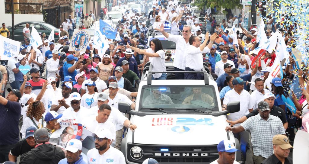 Abinader y candidatos congresionales