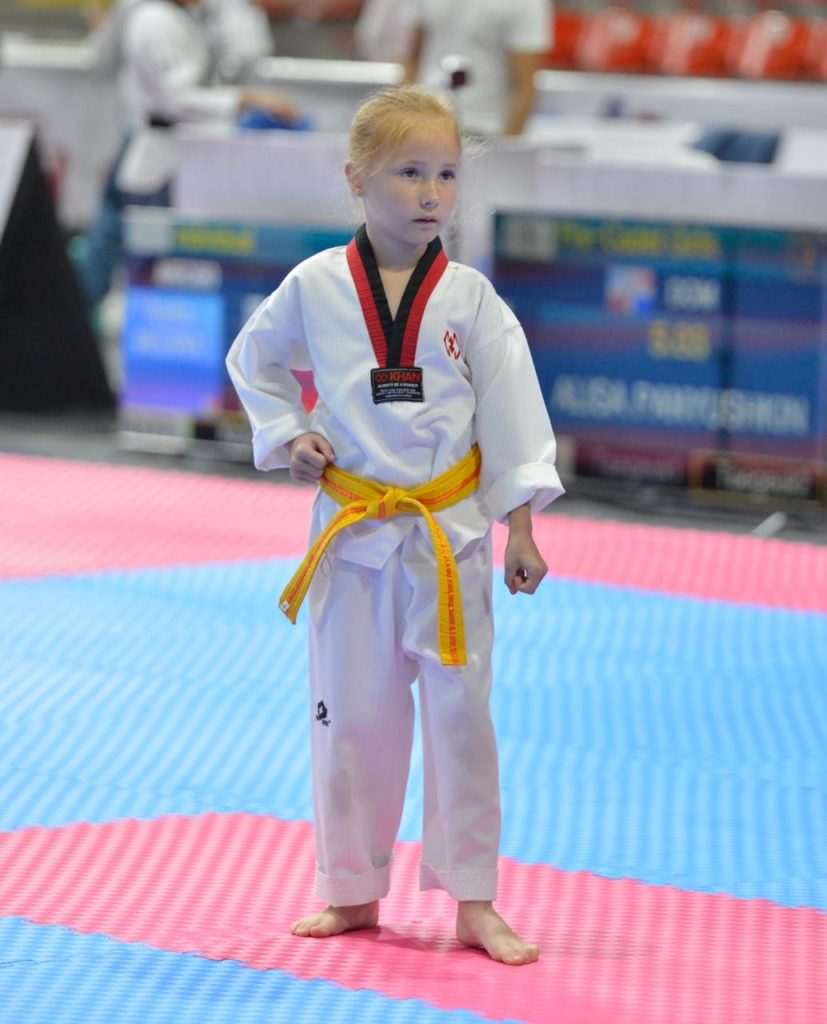 Alisa Panyushkin ganadora de la medalla de oro en la categoria de precadete