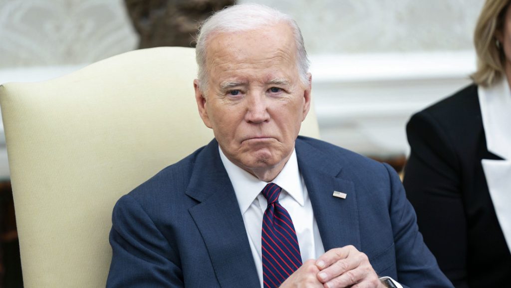 Biden sugiere que su tio fue devorado por canibales