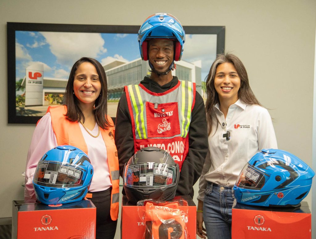 Importadora La Plaza promueve la seguridad vial para jóvenes y motociclistas con su campaña #ManejoSeguroConILP Carmen Pichardo Gte. De Mercadeo Influencer chinoRD y Pamela Rivera Gte. De Productos de Importadora La Plaza