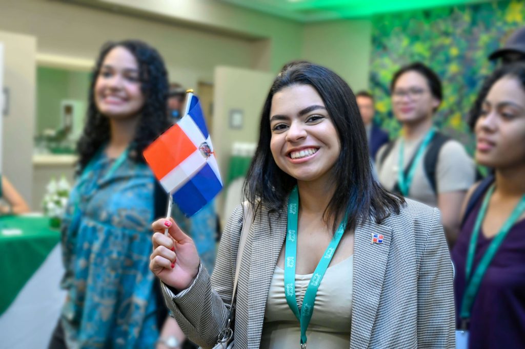 Jóvenes de RD interactúan con las últimas tendencias de tecnología digital en programa regional Kamila Acevedo fue reconocida como una de las mejores estudiantes de RD de Semillas para el Futuro 2023