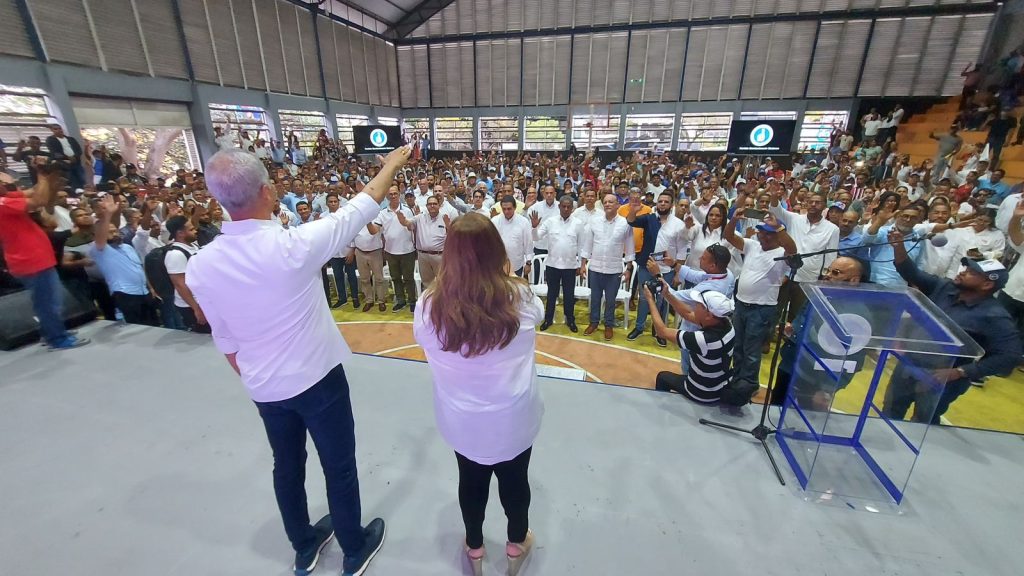 PRM en Santiago juramenta gran comando de campaña Luis 24 PRM en Santiago juramenta gran comando de campana abinader