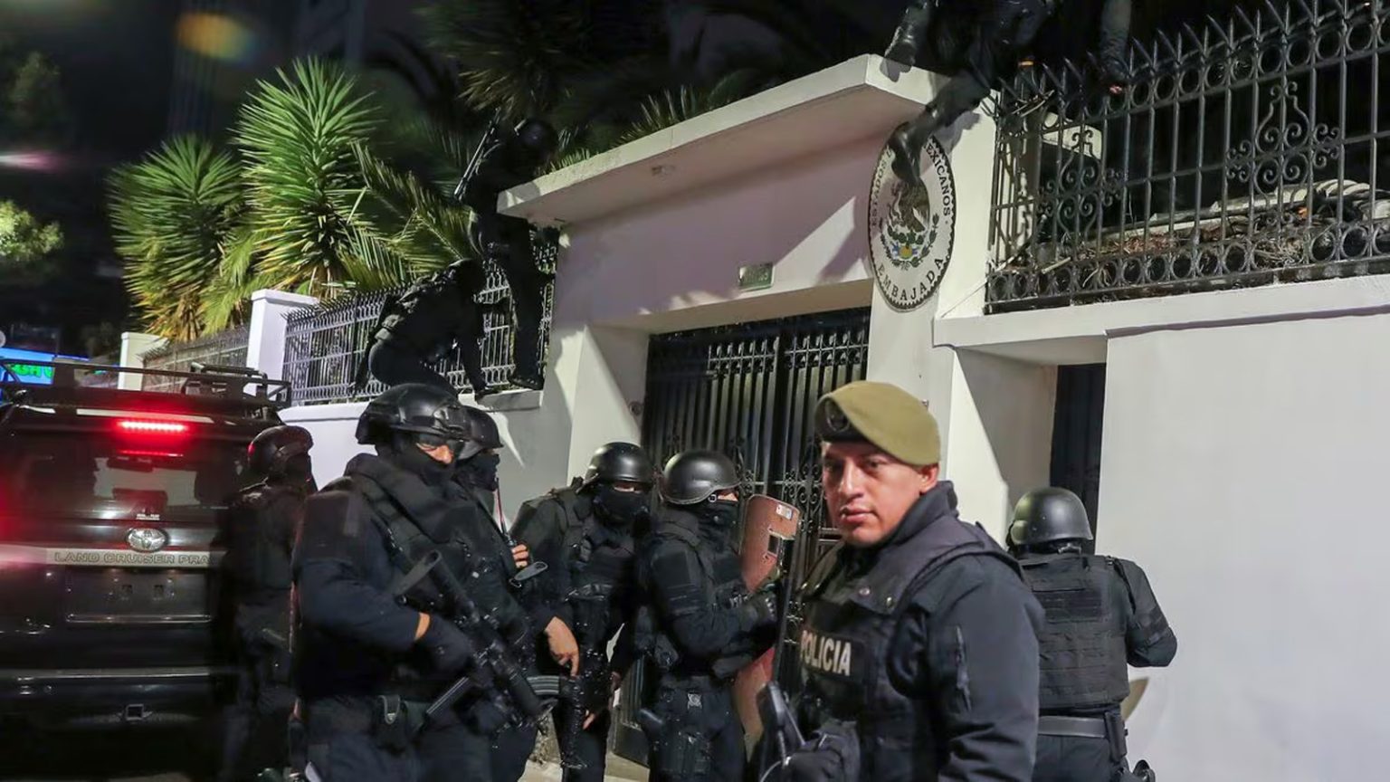 Policia de Ecuador irrumpe en la Embajada de Mexico y captura a Jorge Glas