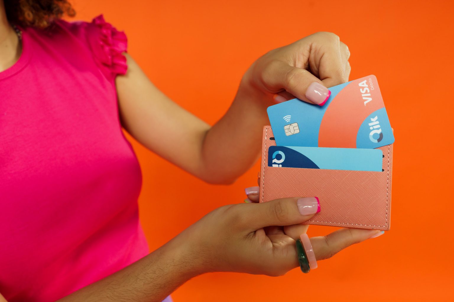 Qik Banco Digital lanza su tarjeta de debito Visa1