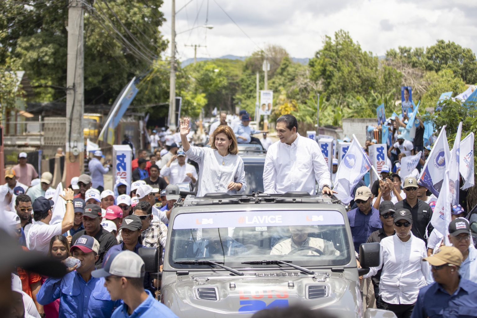 Raquel pena vicepresidenta encabeza multitudinaria caravana en Tamboril y Licey al Medio en apoyo a candidatos PRM