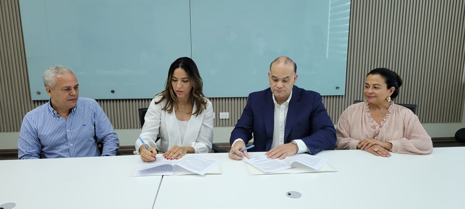 Santiago Turistico Bureau y Union Gastronomica de Santiago firman acuerdo