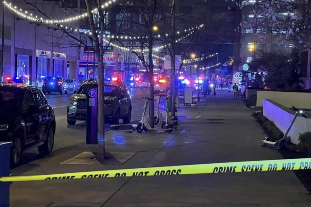 Tiroteo masivo en Indianápolis deja al menos 7 heridos, todos ellos menores de 17 años Tiroteo en Indianapolis deja siete menores de edad heridos