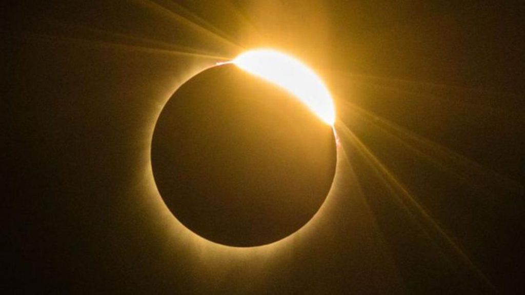 eclipse solar total que se extendera desde Mexico hasta el este de Canada