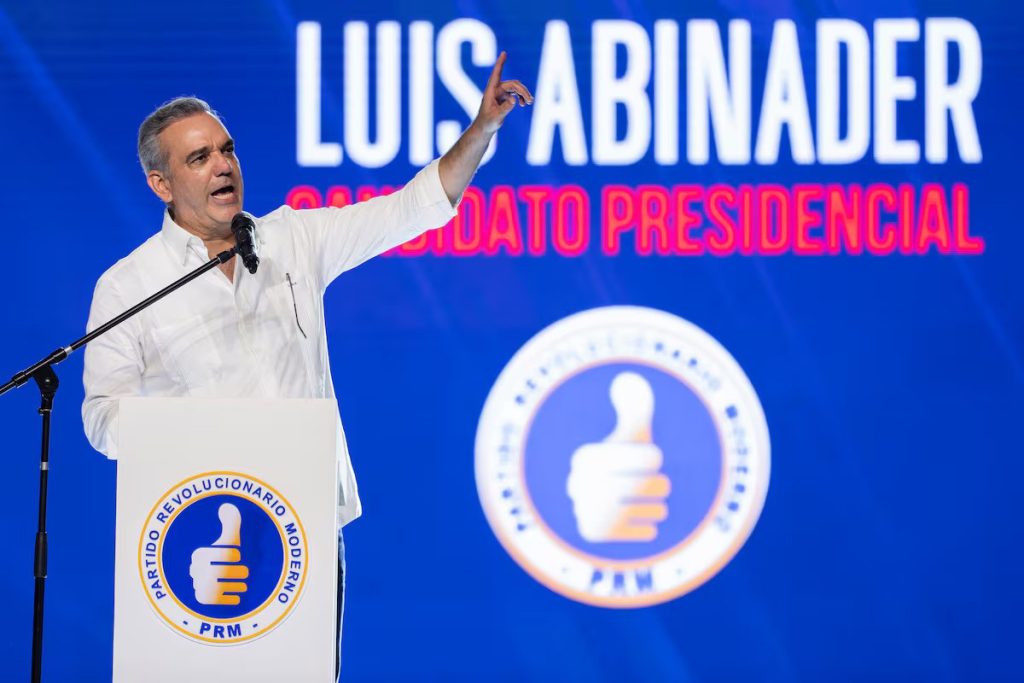 Abinader se encamina a su reeleccion en los comicios de Republica Dominicana