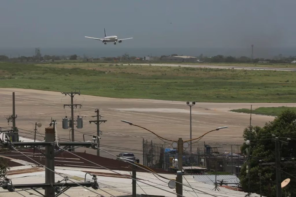 Aeropuerto de Puerto Principe reabre sus puertas mientras la violencia en Haiti