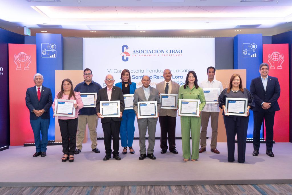 Asociacion Cibao entrega fondos para desarrollo de proyectos sociales