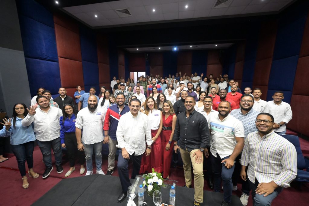 Daniel Rivera invita a jovenes a participar en la politica del pais