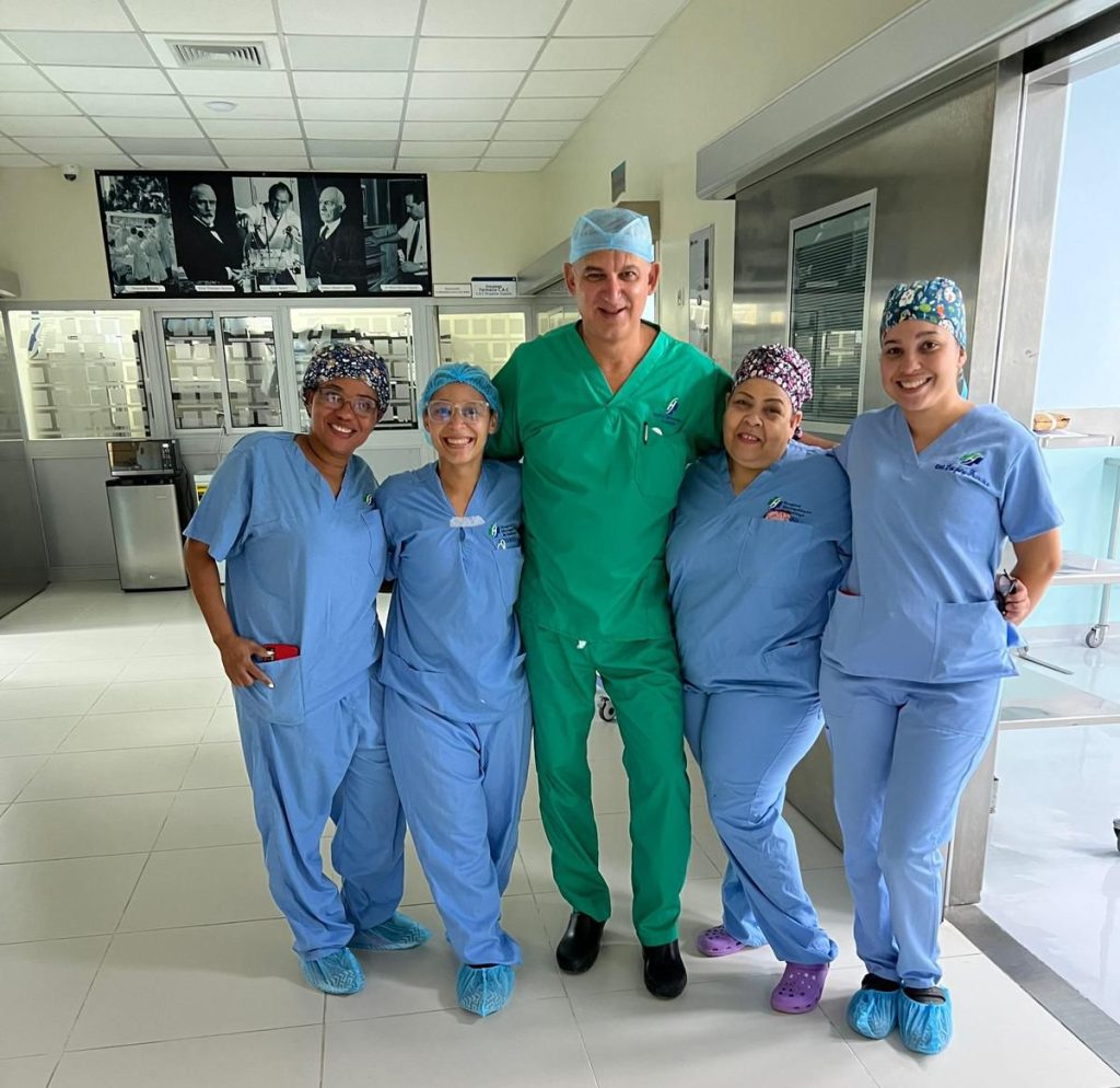 Urólogo robótico norteamericano destaca labor enfermeras dominicanas David Samadi eljacaguero e1715553874258