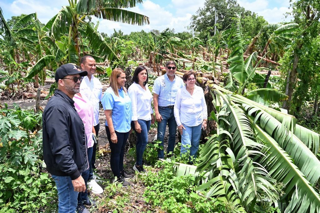 Ministros Limber Cruz e Igor Rodríguez en auxilio Zonas Afectadas por vientos y lluvias Limber Cruz e Igor Rodriguez en auxilio Zonas Afectadas por vientos y lluvias