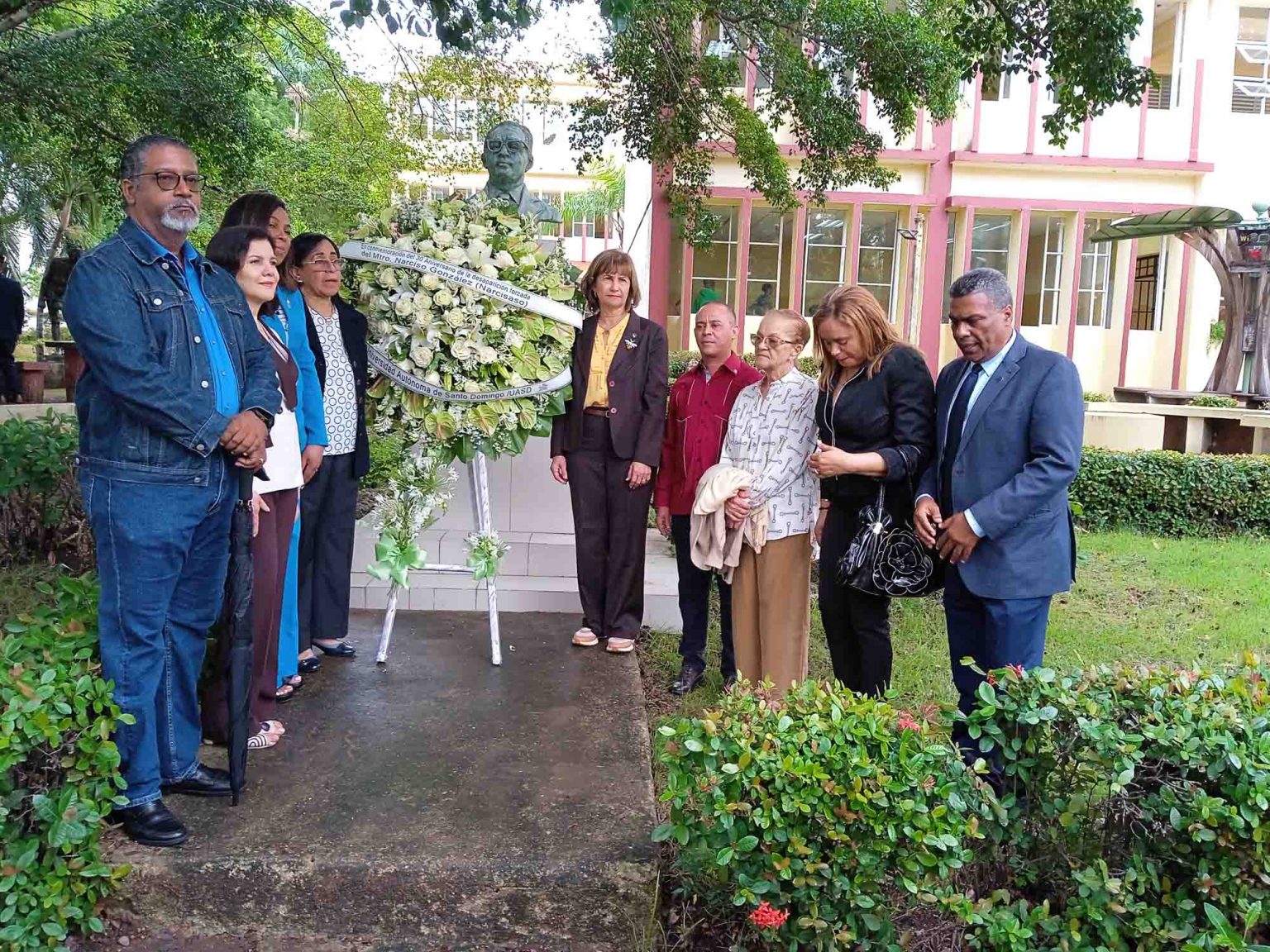 UASD conmemora 30 anos desaparicion de Narcisazo con una ofrenda floral