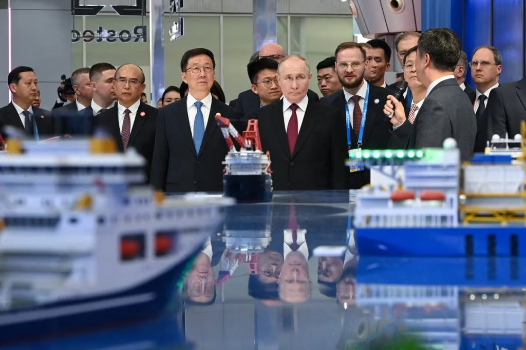 Vladimir Putin y el vicepresidente chino Han Zheng