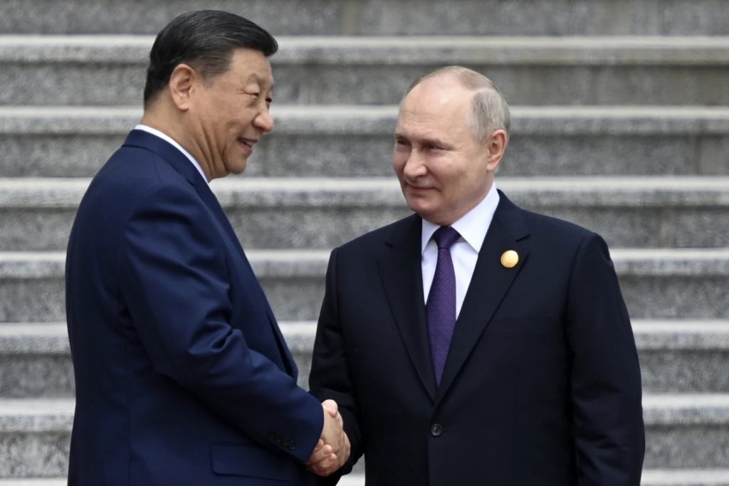 Xi Jinping sello sus vinculos militares con Putin