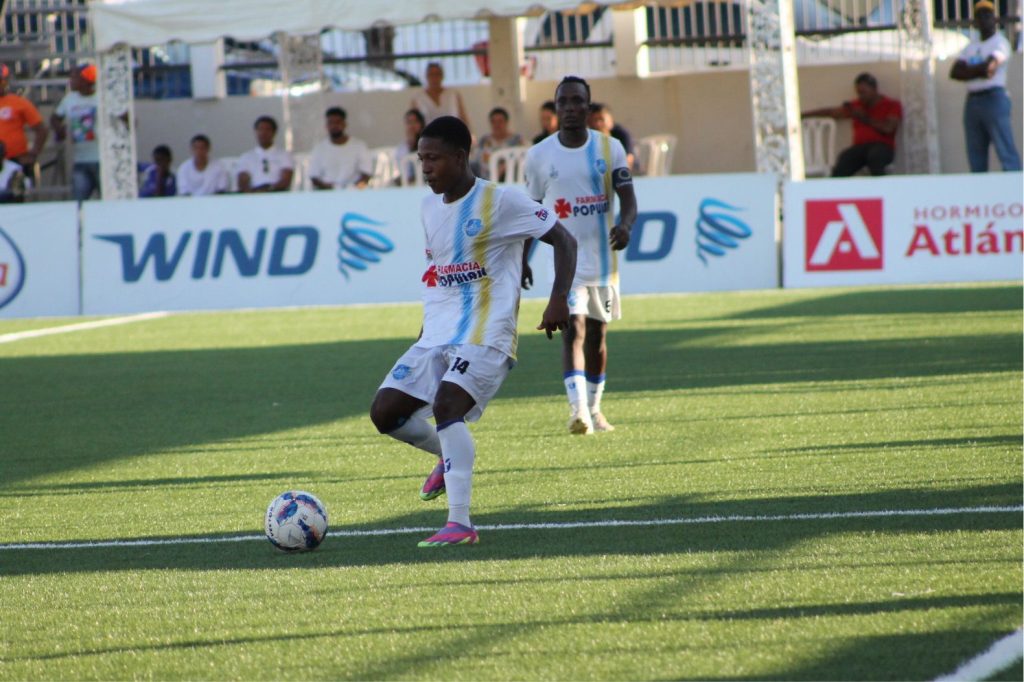 Goles de Alvarez y De Leon le dan un importante triunfo al Atlántico FC sobre Pantoja Yordy Alvarez