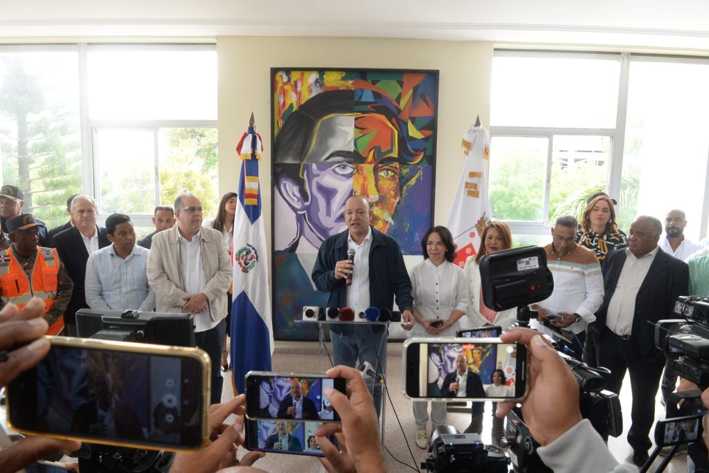 Alcalde Ulises Rodríguez anuncia acuerdo institucional para mejorar infraestructuras urbanas alcalde Ulises Rodriguez en la RP 3 mayo 2024 eljacaguero